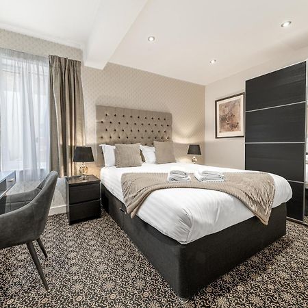 Abbey Apartments Modern Aparthotel For Tourists & Professionals بارو في فرنيس المظهر الخارجي الصورة
