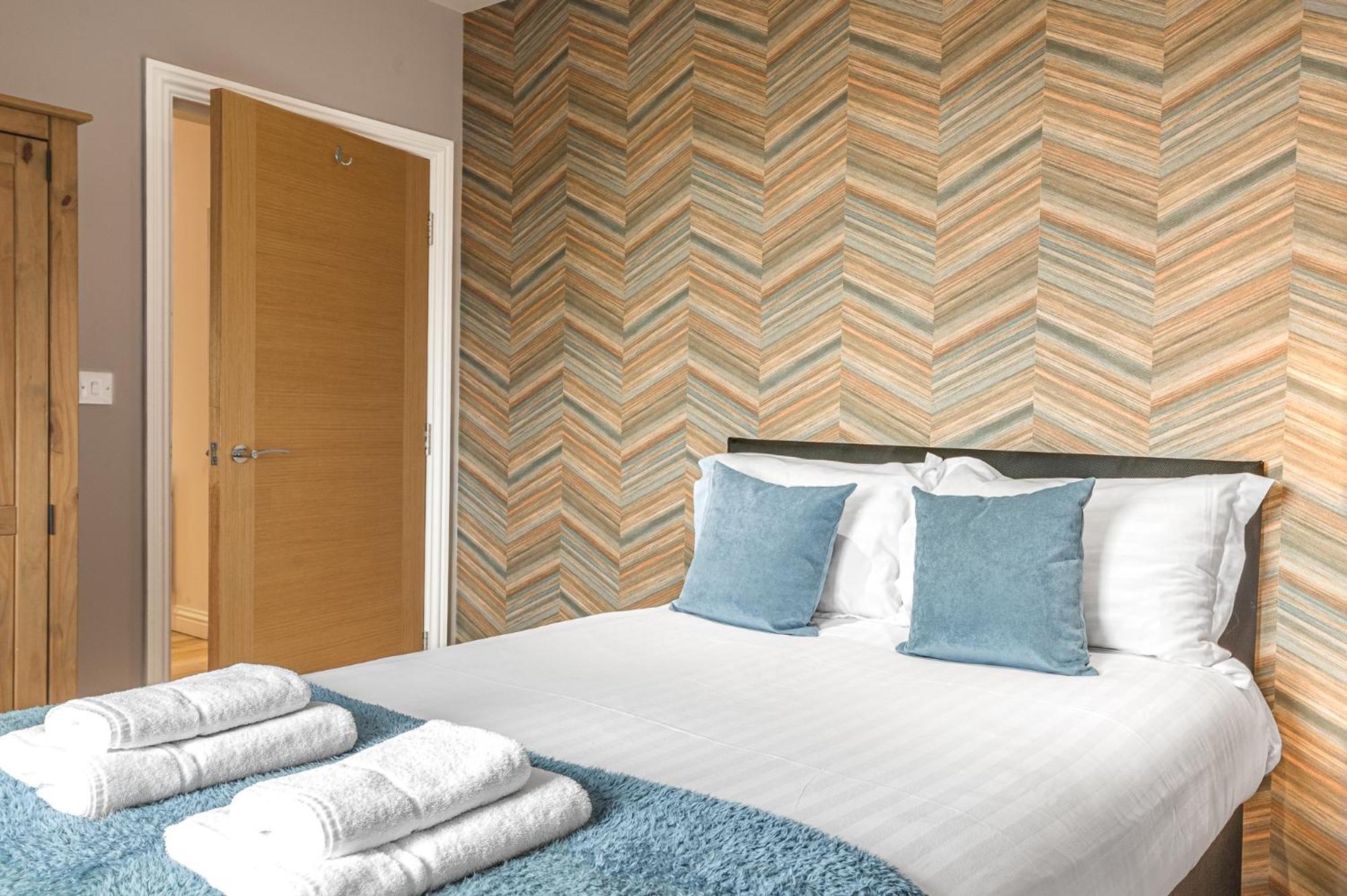 Abbey Apartments Modern Aparthotel For Tourists & Professionals بارو في فرنيس المظهر الخارجي الصورة