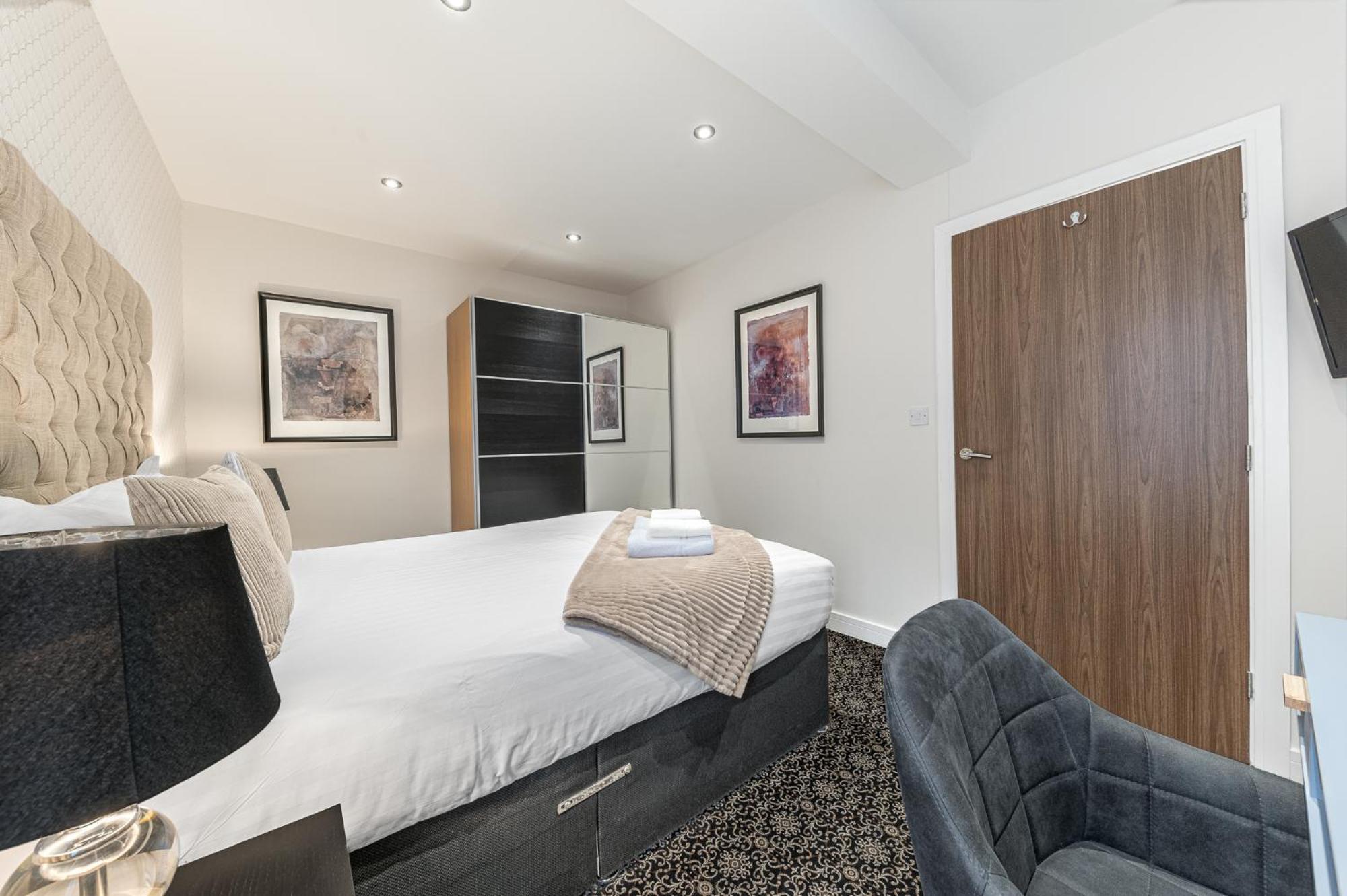 Abbey Apartments Modern Aparthotel For Tourists & Professionals بارو في فرنيس المظهر الخارجي الصورة