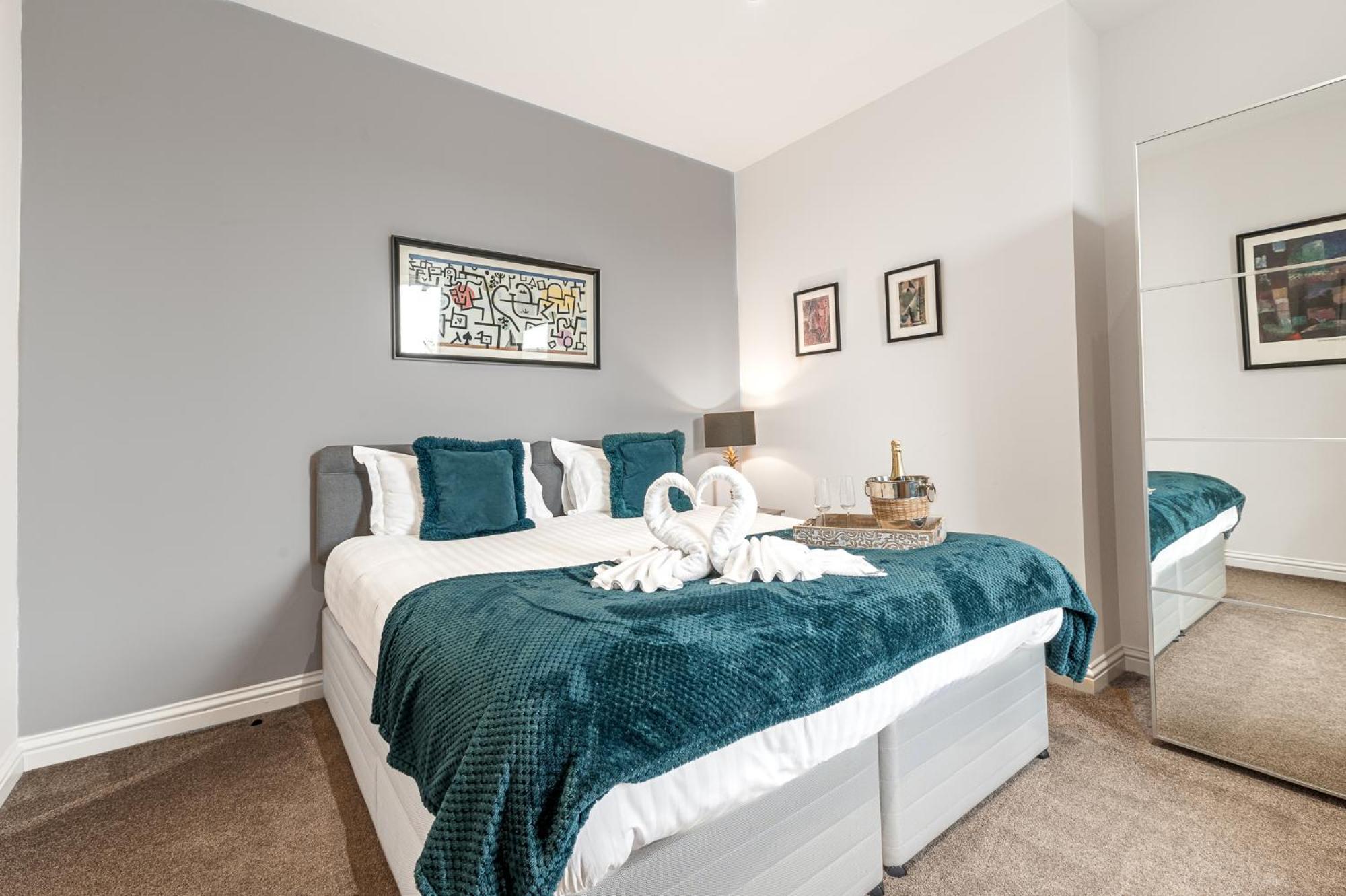 Abbey Apartments Modern Aparthotel For Tourists & Professionals بارو في فرنيس المظهر الخارجي الصورة