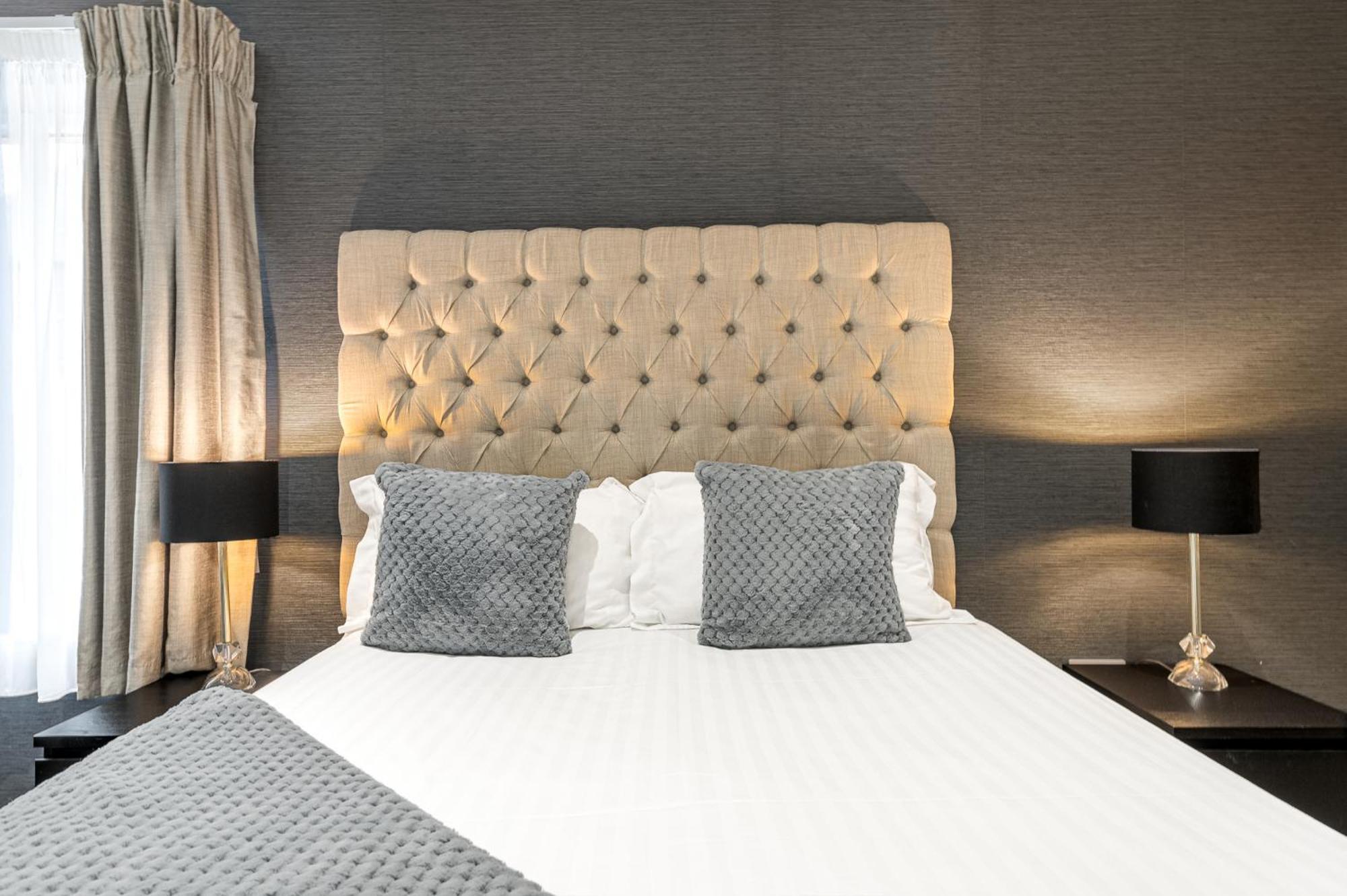 Abbey Apartments Modern Aparthotel For Tourists & Professionals بارو في فرنيس الغرفة الصورة