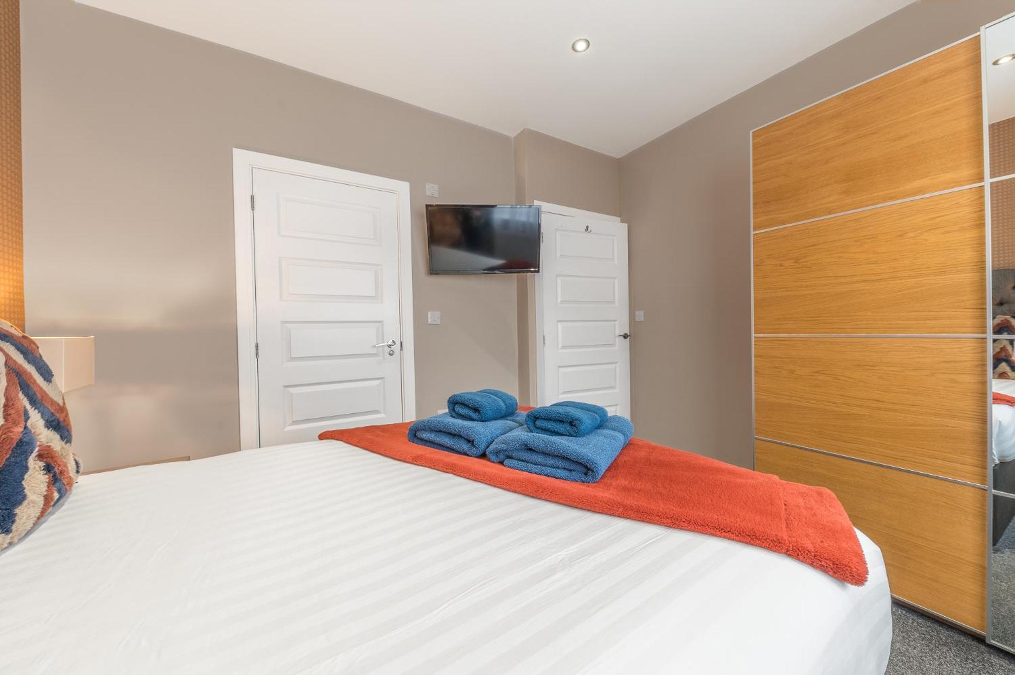 Abbey Apartments Modern Aparthotel For Tourists & Professionals بارو في فرنيس المظهر الخارجي الصورة